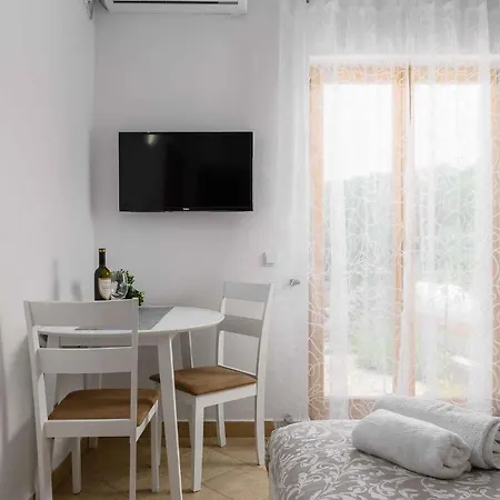Apartment In Drenje 45285